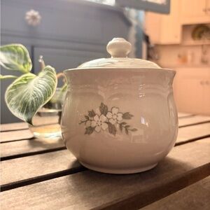 vintage Pfaltzgraff Heirloom sugar bowl with lid